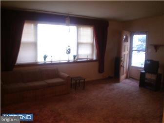 7807 Dungan Road Philadelphia, PA 19111 - Photo 3 of 7 Living Room