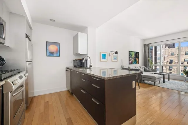 $799,000 | 350 West 42nd Street, Unit 18E | Hell's Kitchen