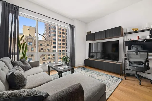 $799,000 | 350 West 42nd Street, Unit 18E | Hell's Kitchen