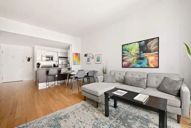 $799,000 | 350 West 42nd Street, Unit 18E | Hell's Kitchen