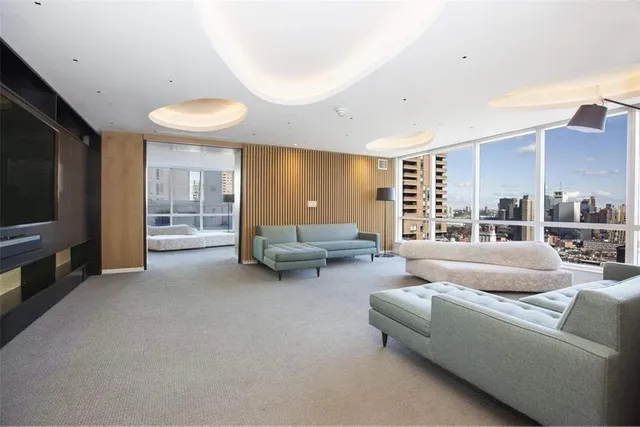 $799,000 | 350 West 42nd Street, Unit 18E | Hell's Kitchen