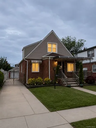 $899,900 | 225-14 114th Avenue | Queens Village
