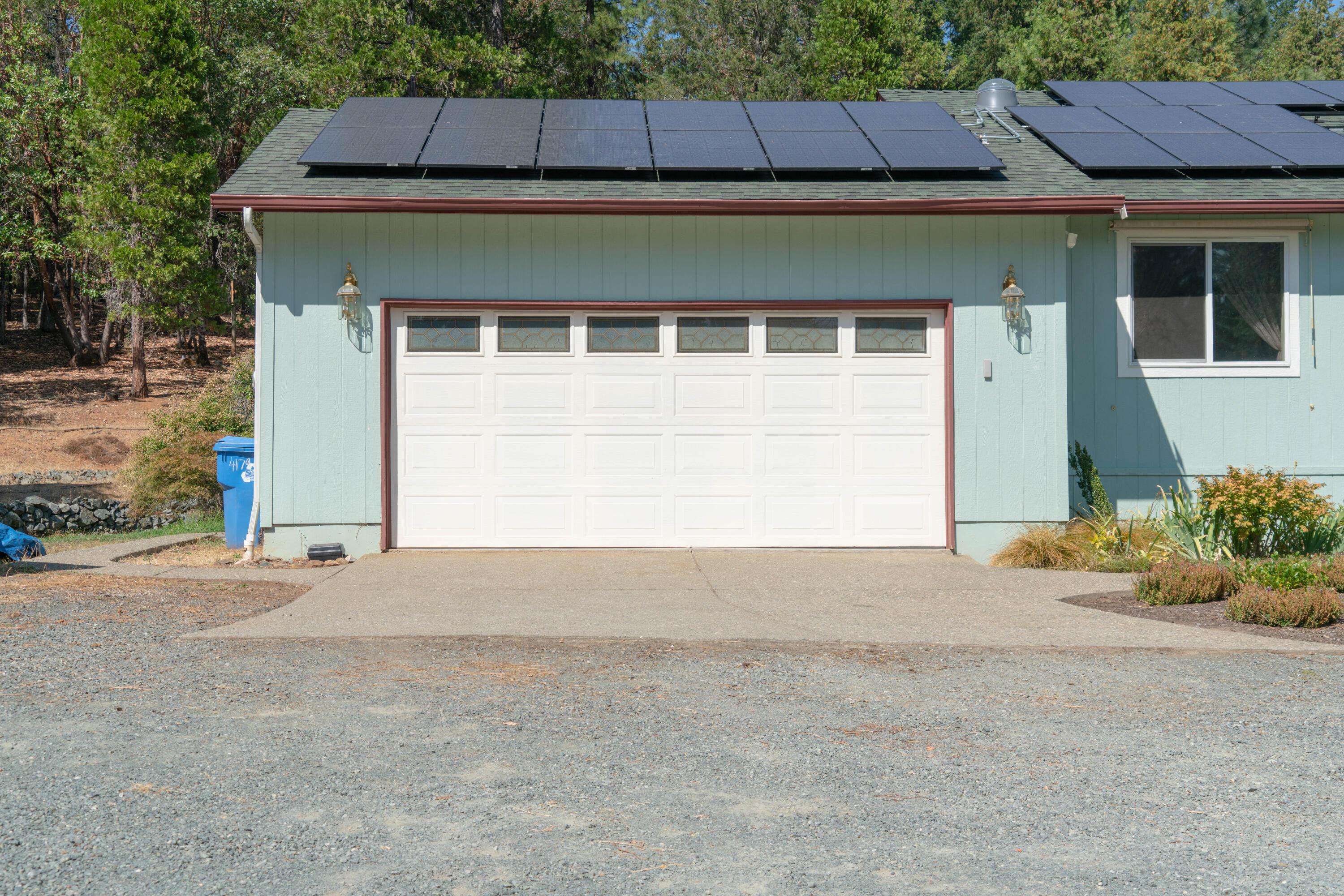 4179 Ditch Creek Road Rogue River, OR 97537 - Photo 24 of 50 Garage