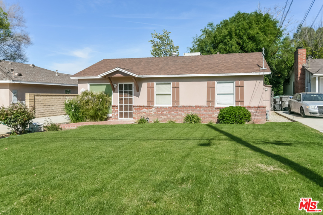 25252 De Wolfe Road Newhall, CA 91321 - Photo 1 of 16