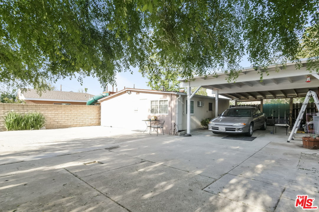 25252 De Wolfe Road Newhall, CA 91321 - Photo 13 of 16
