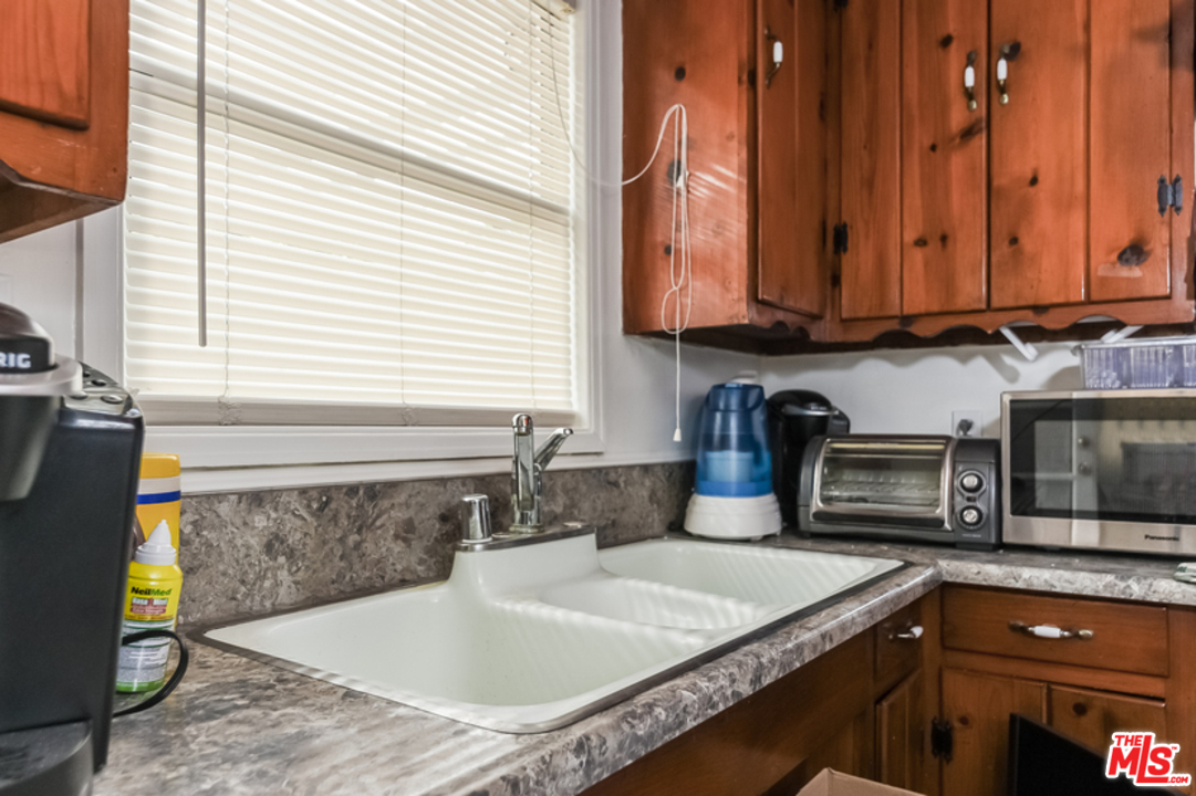 25252 De Wolfe Road Newhall, CA 91321 - Photo 5 of 16