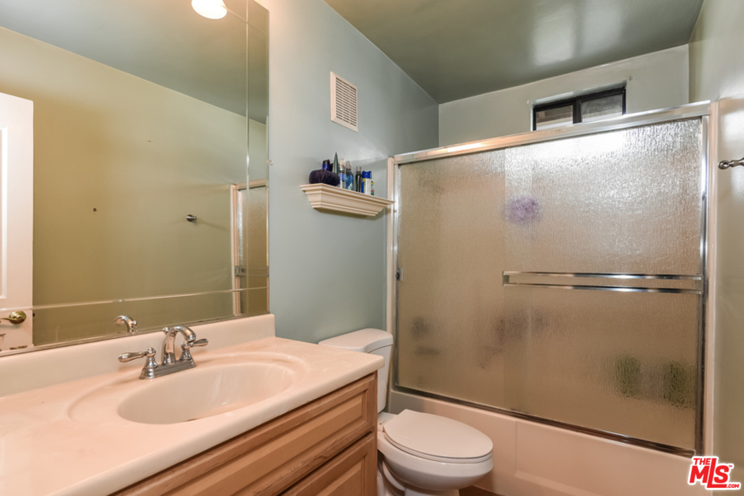 25252 De Wolfe Road Newhall, CA 91321 - Photo 9 of 16