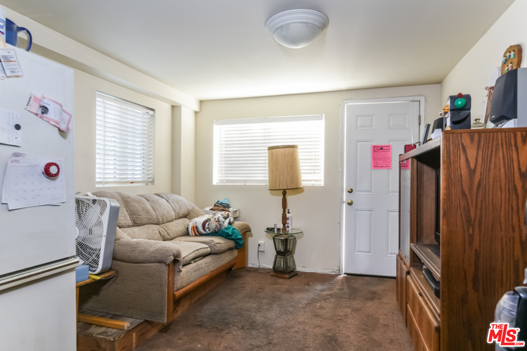 25252 De Wolfe Road Newhall, CA 91321 - Photo 10 of 16