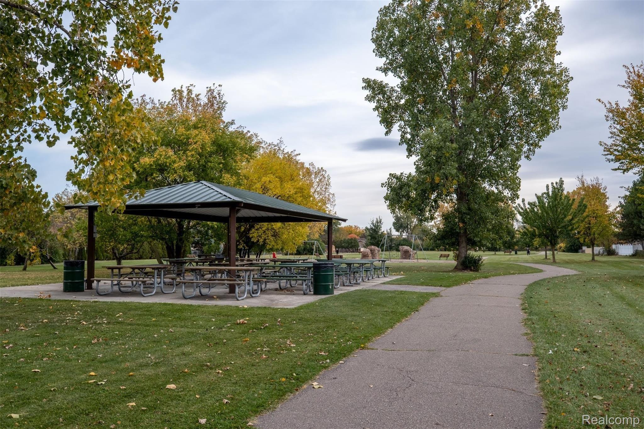 1053 Milverton Road Troy, MI 48083 - Photo 43 of 44 1053 Milverton Dr (45 of 46).jpg