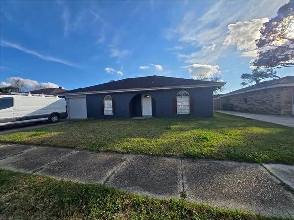 $1,800 | 5416 Tusa Drive, Marrero, LA 70072