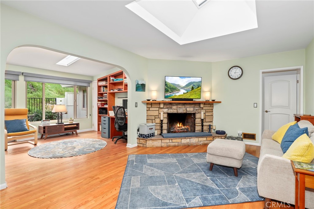 2064 Oak Valley Road Glendale, CA 91208 - Photo 11 of 57