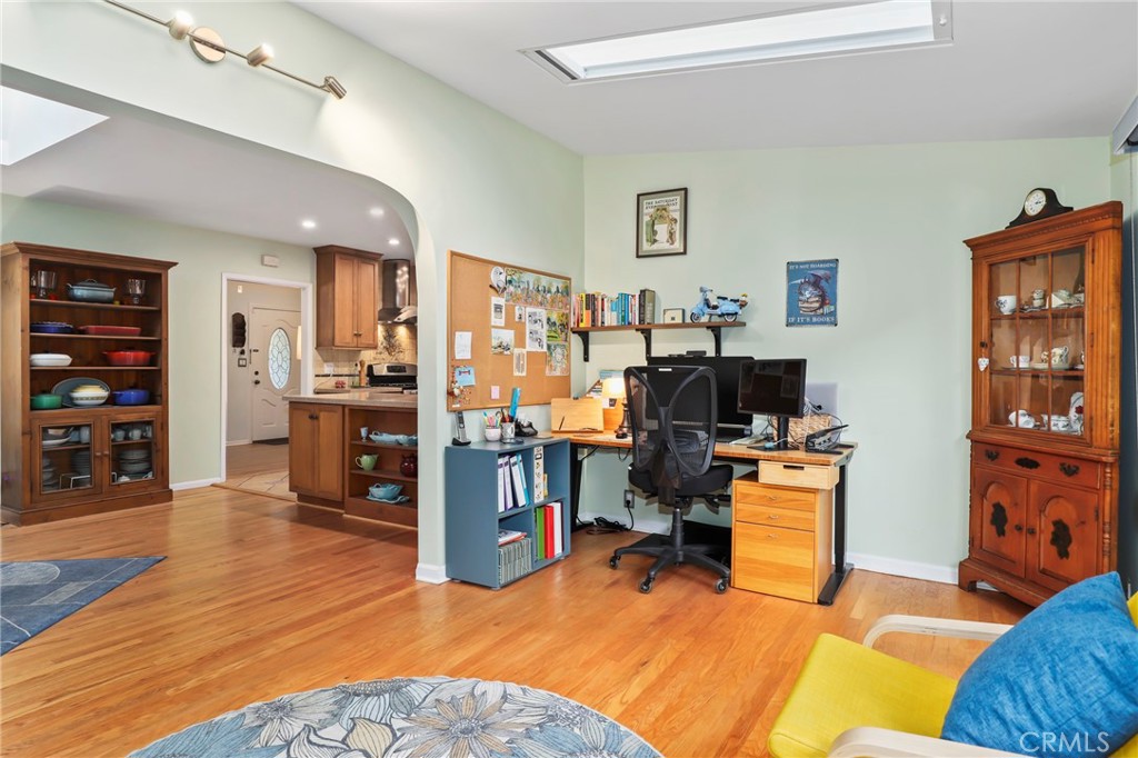 2064 Oak Valley Road Glendale, CA 91208 - Photo 13 of 57