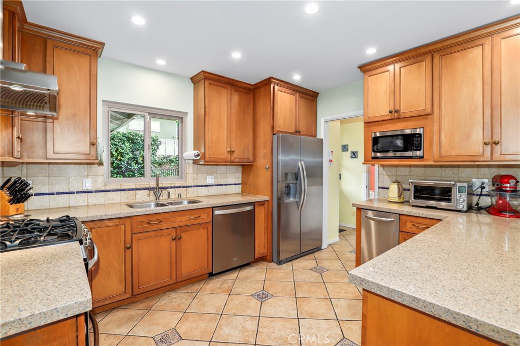 2064 Oak Valley Road Glendale, CA 91208 - Photo 18 of 57