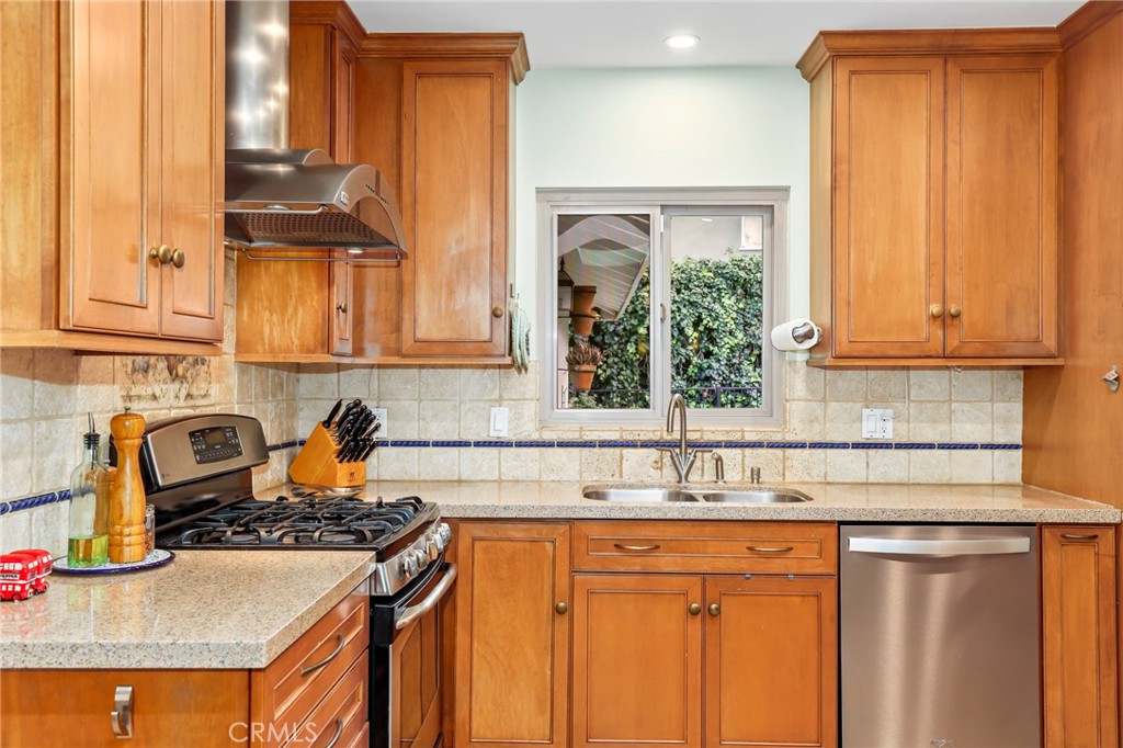 2064 Oak Valley Road Glendale, CA 91208 - Photo 19 of 57