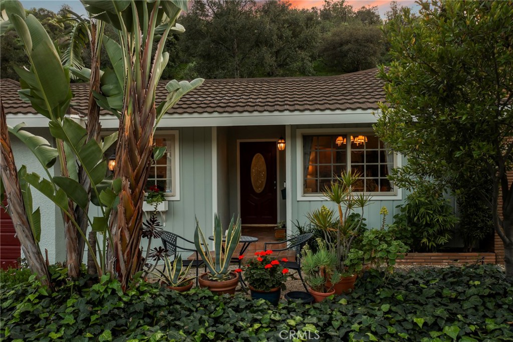 2064 Oak Valley Road Glendale, CA 91208 - Photo 2 of 57