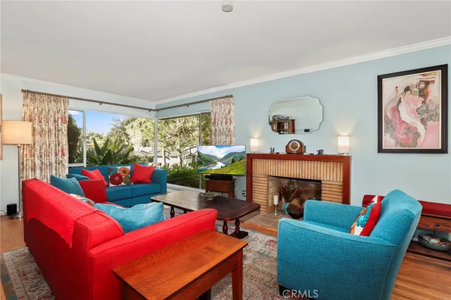 $1,595,000 | 2064 Oak Valley Road, Glendale, CA 91208