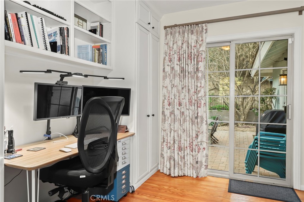 2064 Oak Valley Road Glendale, CA 91208 - Photo 31 of 57