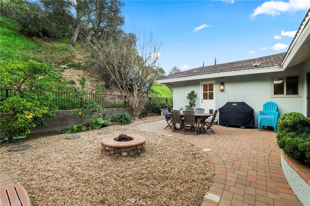 2064 Oak Valley Road Glendale, CA 91208 - Photo 39 of 57