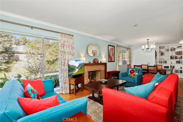 $1,595,000 | 2064 Oak Valley Road, Glendale, CA 91208