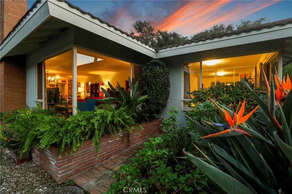 2064 Oak Valley Road Glendale, CA 91208 - Photo 41 of 57