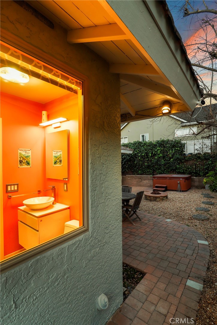 2064 Oak Valley Road Glendale, CA 91208 - Photo 43 of 57