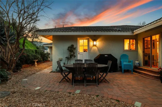 $1,595,000 | 2064 Oak Valley Road, Glendale, CA 91208