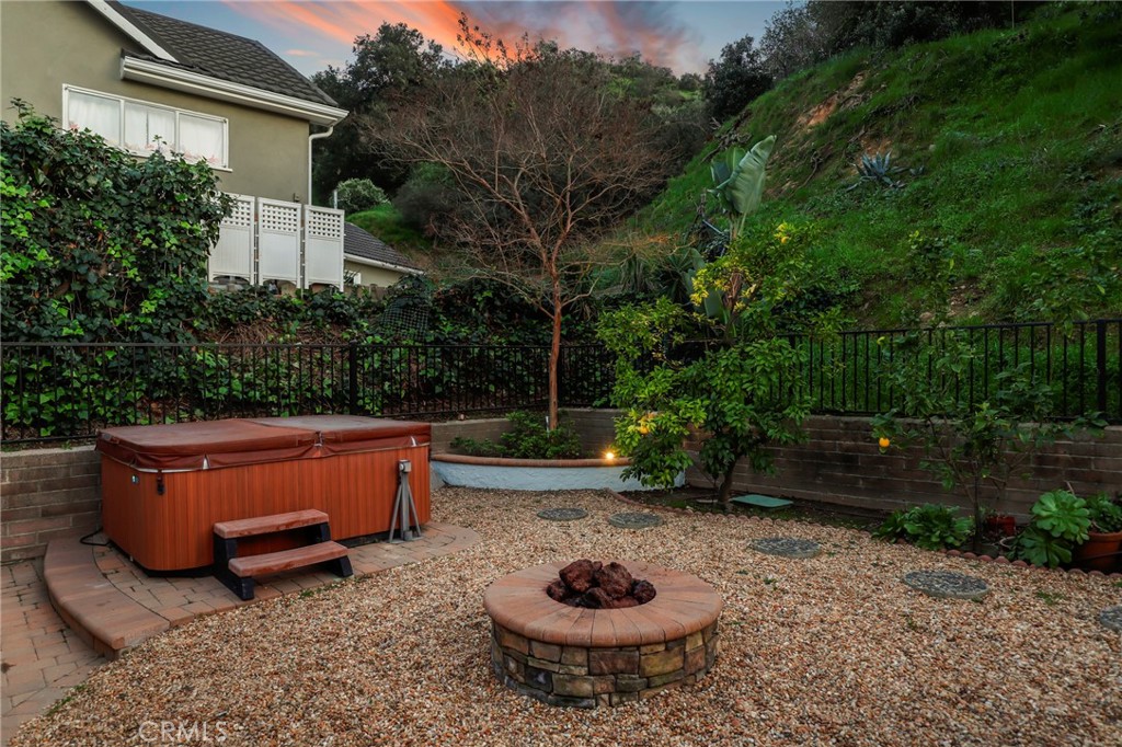 2064 Oak Valley Road Glendale, CA 91208 - Photo 45 of 57