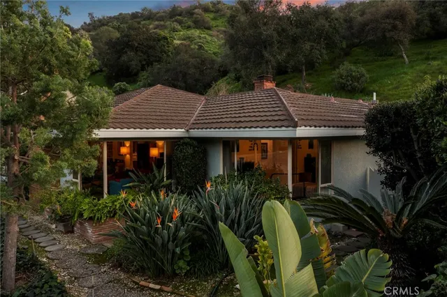 $1,595,000 | 2064 Oak Valley Road, Glendale, CA 91208