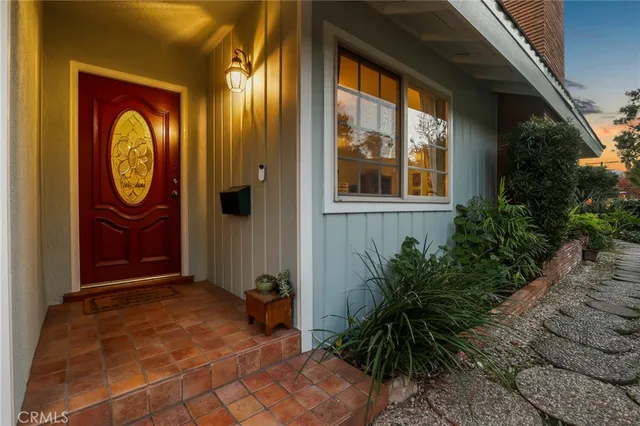 $1,595,000 | 2064 Oak Valley Road, Glendale, CA 91208