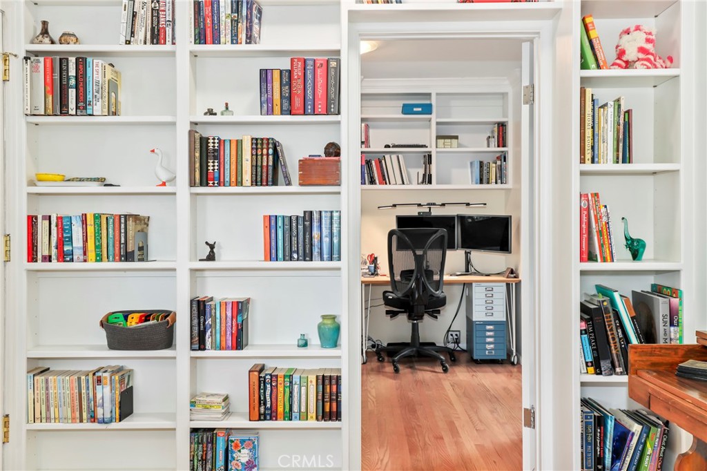 2064 Oak Valley Road Glendale, CA 91208 - Photo 9 of 57