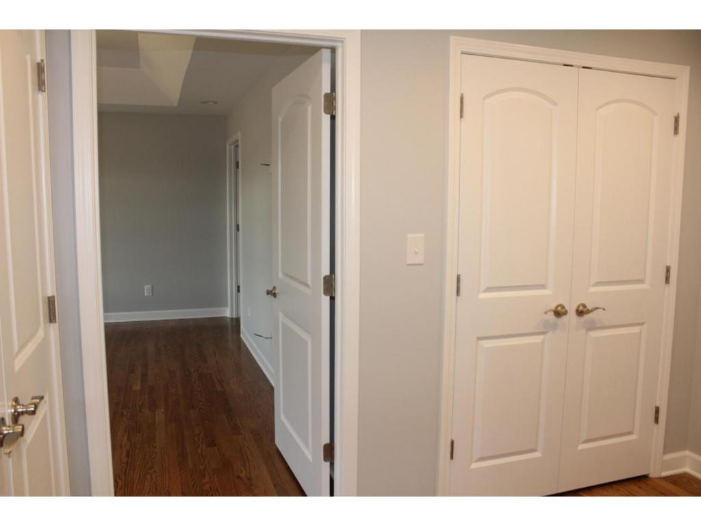 151 Fox Ridge Drive Mount Carmel, TN 37645 - Photo 17 of 24 Hallway