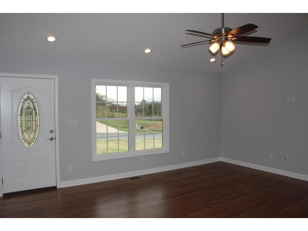 151 Fox Ridge Drive Mount Carmel, TN 37645 - Photo 9 of 24 Great Room