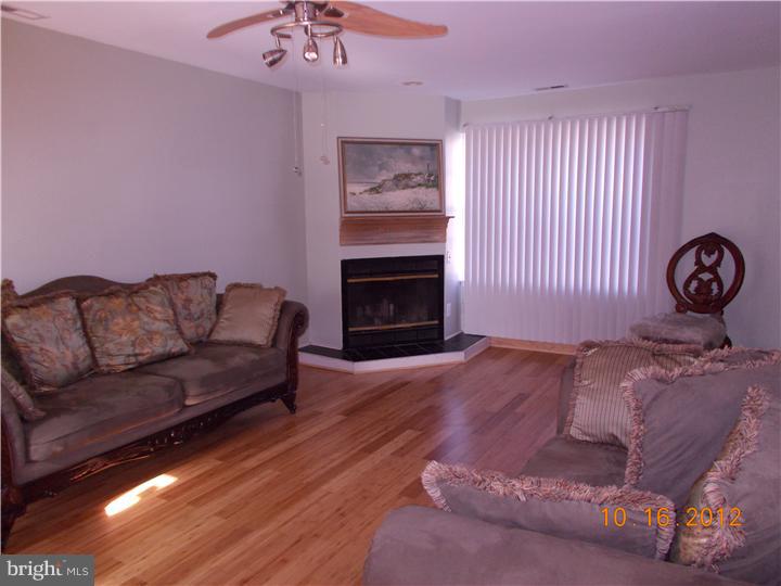 12 Buttonwood Road Voorhees, NJ 08043 - Photo 4 of 17 Living Room