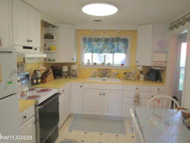 8319 Lakeshore Road Lexington, MI 48450 - Photo 4 of 11 31381317-3.JPG