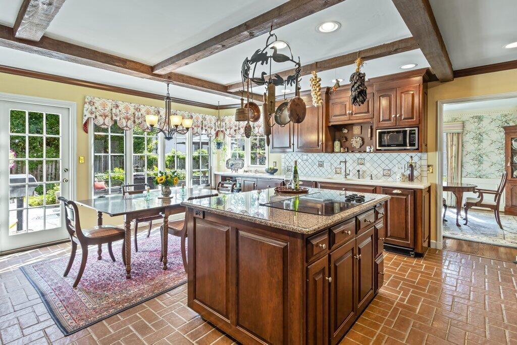 1980 Upper Chelsea Road Columbus, OH 43221 - Photo 3 of 40 Kitchen