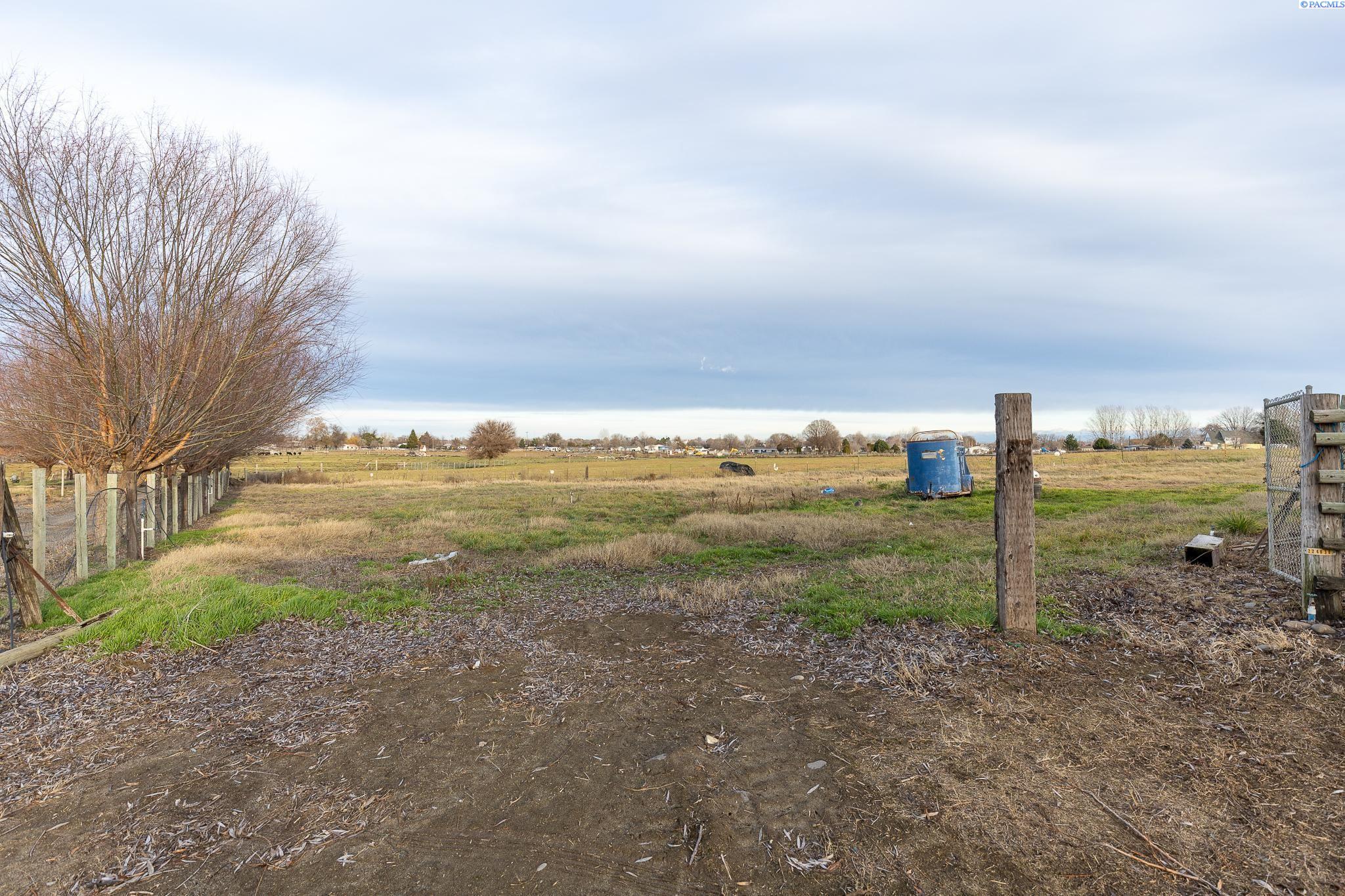 215523 East Cochran Road Kennewick, WA 99337 - Photo 31 of 47 Gallery Image 31