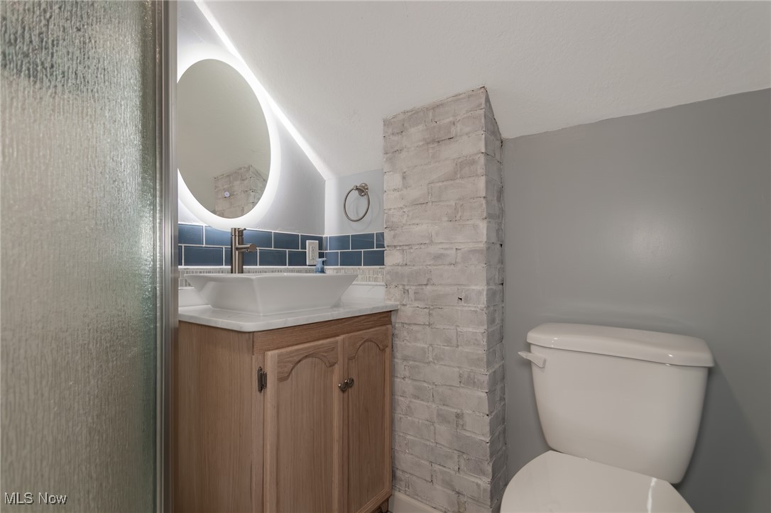396 Clarmont Road Willowick, OH 44095 - Photo 18 of 40 Upstairs full bathroom