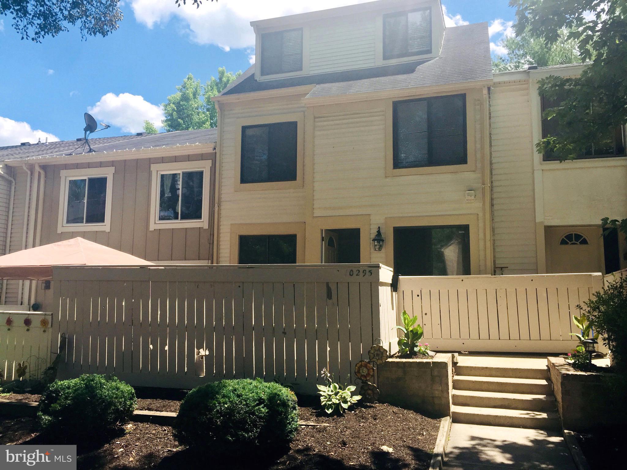 10295 Ridgeline Drive Gaithersburg, MD 20886 - Photo 2 of 36