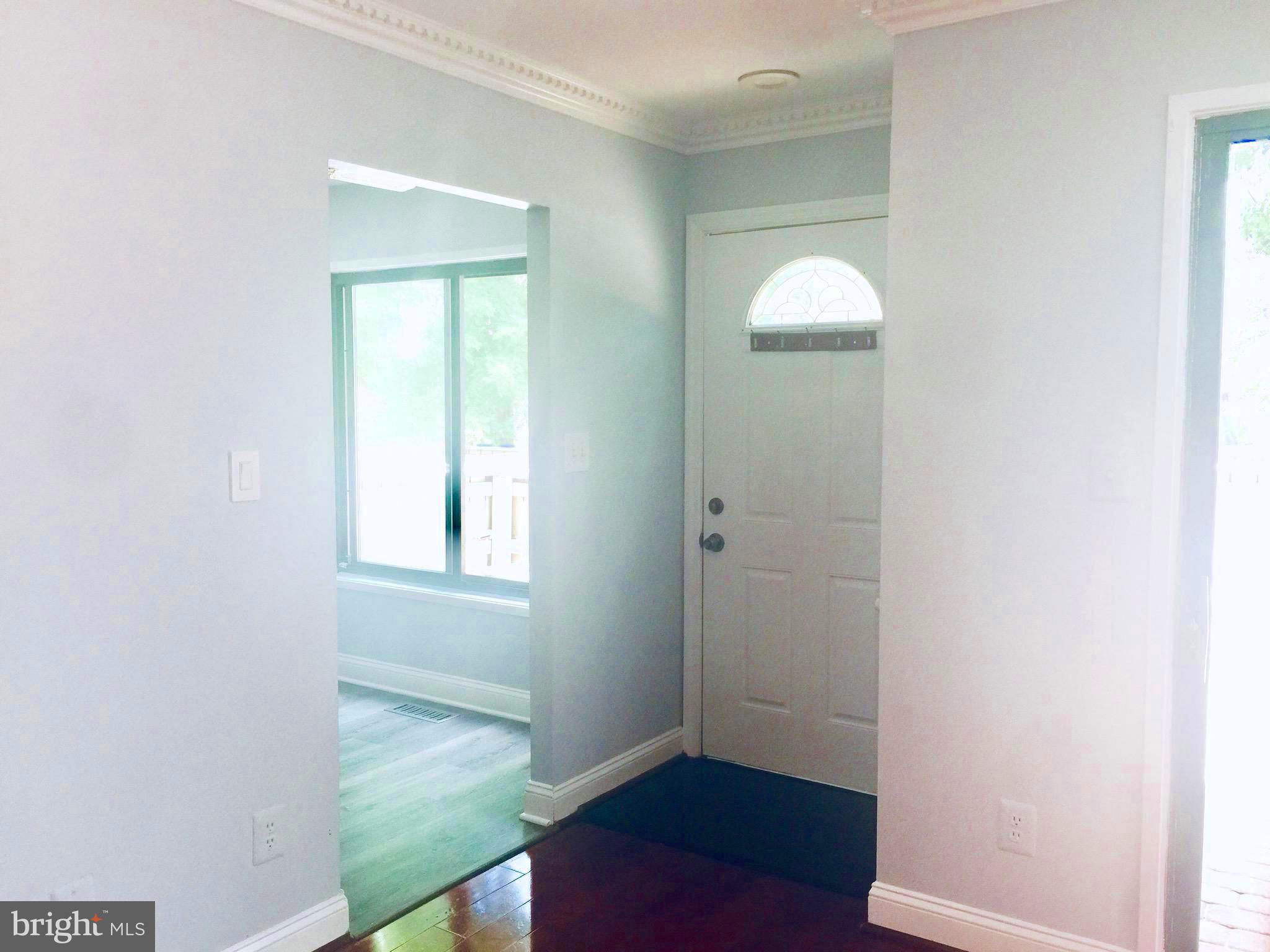 10295 Ridgeline Drive Gaithersburg, MD 20886 - Photo 5 of 36