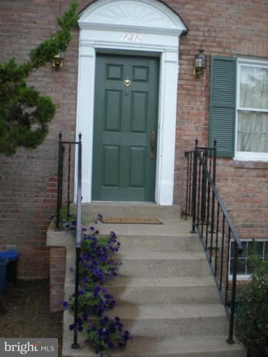 1232 Pine Hill Road McLean, VA 22101 - Photo 2 of 23 Exterior #2