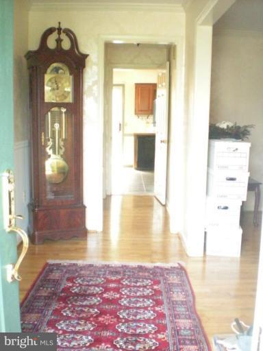 1232 Pine Hill Road McLean, VA 22101 - Photo 11 of 23 Entrance / Foyer