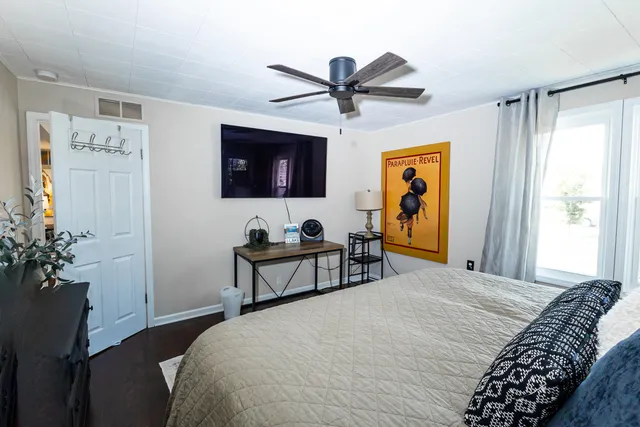 $4,600 | 22515 East 10 Mile Road, St. Clair Shores, MI 48080