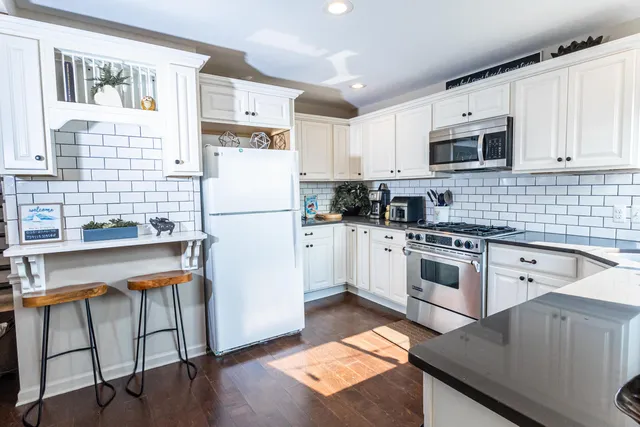 $4,600 | 22515 East 10 Mile Road, St. Clair Shores, MI 48080