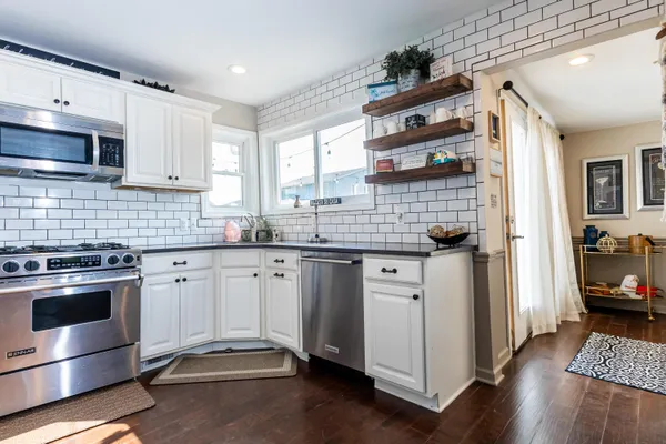 $4,600 | 22515 East 10 Mile Road, St. Clair Shores, MI 48080