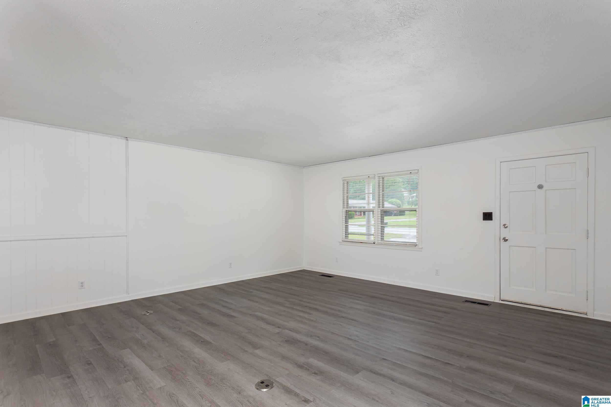 15 Carriage Road Anniston, AL 36206 - Photo 2 of 38