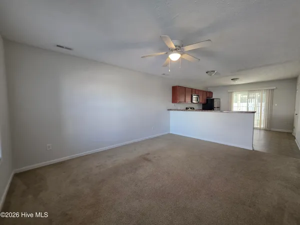 $1,350 | 433 Falls Cove, Jacksonville, NC 28546