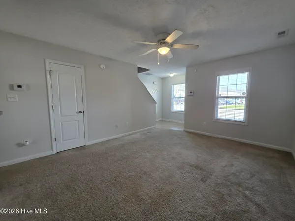 $1,350 | 433 Falls Cove, Jacksonville, NC 28546