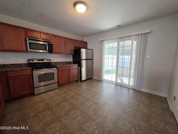 $1,350 | 433 Falls Cove, Jacksonville, NC 28546