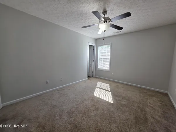 $1,350 | 433 Falls Cove, Jacksonville, NC 28546