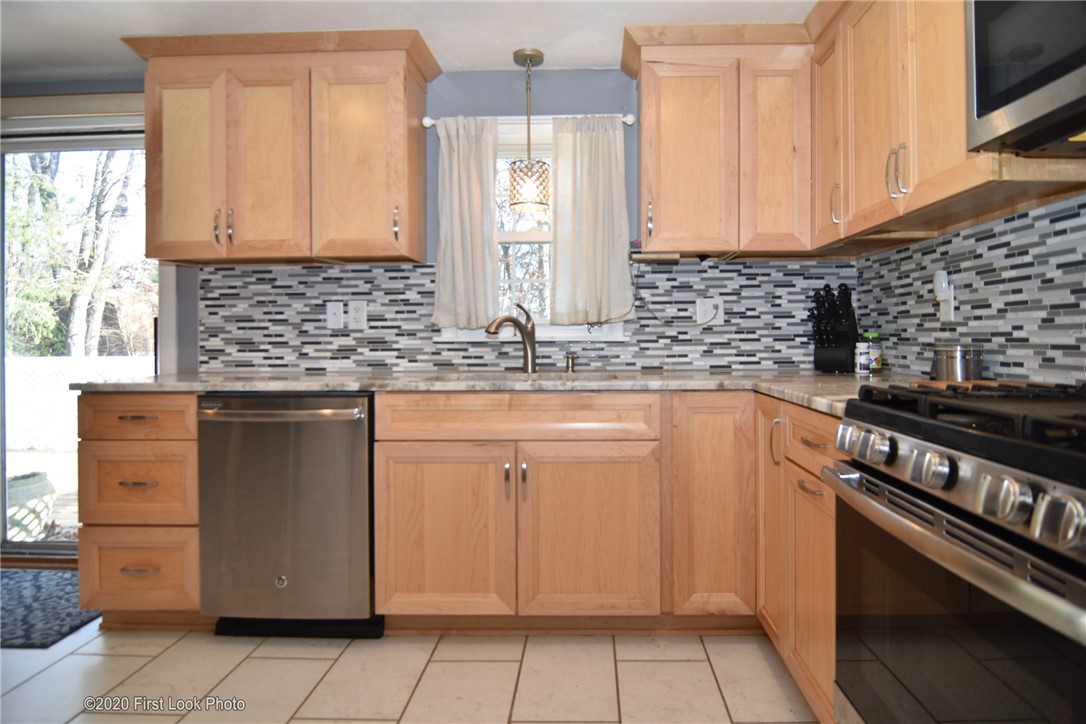 420 Diamond Hill Road Warwick, RI 02886 - Photo 5 of 25